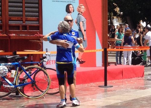 Tango-tanzende Radler in Valencia, entdeckt von einem Reiseteilnehmer